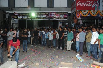 Yevadu Trailer Launch at Sandhya 70MM